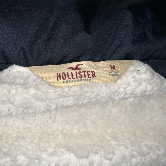 Hollister Cozy-Lined Puffer Vest - Picture 4 of 4